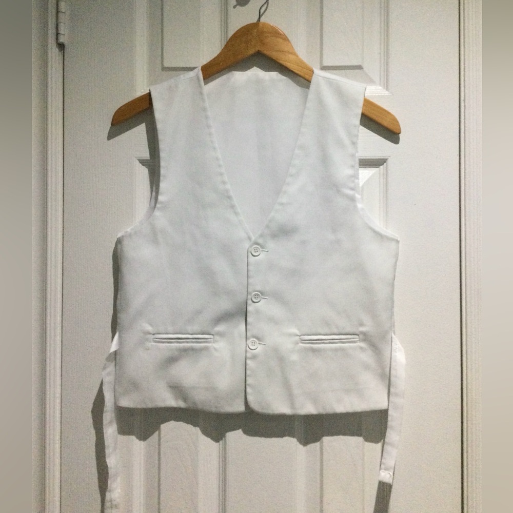 Elegant White Event Wear Buttoned V-Neck Vest